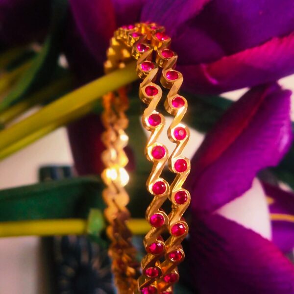 Maroon AD Stone Nelli Impon Gold-Plated Bangle for Women – Traditional Design, Lightweight & Festive Wear