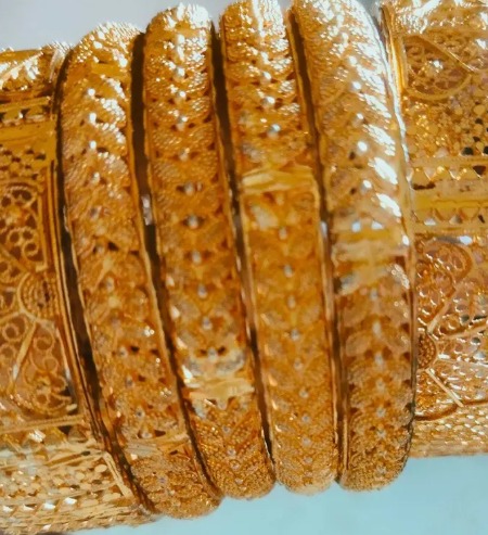 Premium High Gold Big Designer Bangles Set – 6 Pc Bridal Jewelry (Size 2.4, 2.6, 2.8)