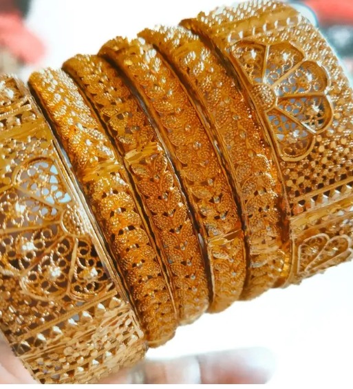 Premium High Gold Big Designer Bangles Set – 6 Pc Bridal Jewelry (Size 2.4, 2.6, 2.8) - Image 3