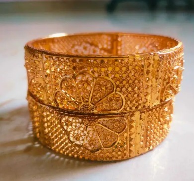 Premium High Gold Big Designer Bangles Set – 6 Pc Bridal Jewelry (Size 2.4, 2.6, 2.8) - Image 4
